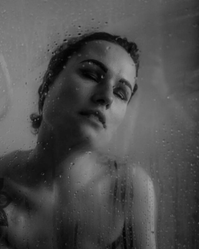 What a beauty. Inside and out 🤍

#portrait #shower #akzeptanz #brustkrebs #mut #portraitphotography #togetheragainstcancer #againstcancer #staystrong #beautifulwoman #beauty #iamwoman #fotografberlin #reportagefotografie #fightbreastcancer