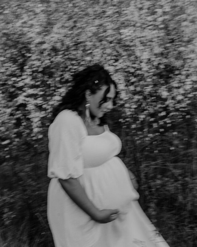 Happy Friday ✨
Die Woche war echt produktiv und morgen steht mal wieder eine wunderschöne Hochzeit an 🤍
Heute Abend habe ich noch ein After-Wedding-Shooting, auf das ich mich ebenfalls sehr freue 🥰
Habt einen tollen Tag! 🔆

#blurry #blurryfade #babybauchshooting #babybauch #maternity #maternityphotography #schwangerschaftsshooting #blackandwhitephotography #babybelly #baldzudritt #liebeimbauch #fotografberlin #fotografinberlin #fotoshootingberlin