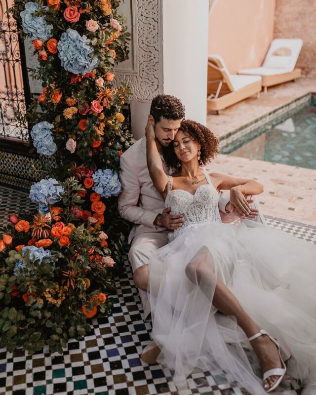 Throwback to Marrakesh ✨
⠀⠀⠀⠀⠀⠀⠀⠀⠀
Colorful Shoot 🌼
Photography Retreat: @halcyon.retreat
Location: @riad_palais_lamrani
Model Couple: @saltytravelventures
Wedding Planers: @laperlevents_marrakech & @partymaroc_marrakech
Hair & Makeup: @beautyglowbyteresa
Flowers: @lekiosqueafleursmarrakech
Dress: @brautmodenmitzi
Jewelry: @bling_konstanz 

#weddingphotography #weddingphotographer #destinationwedding #weddingmarrakech #marrakech #hochzeitmarrakech #fotografmarrakech #styledshoot #retreat #oriental #flowers