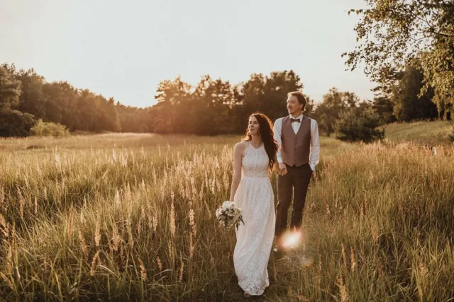 After Wedding Shooting ✨

Diese beiden haben sich für einen Abend noch einmal in ihre Hochzeitsoutfits geworfen und sich Zeit für sich und ganz besondere Hochzeitsfotos bei wunderschönem Licht genommen. Ohne Zeitdruck, ohne Gäste, nur die beiden - und ich 🤓📷
Bei einem After-Wedding-Shooting kann man sich ganz anders aufeinander einlassen, Ideen umsetzen und fernab von Allem ganz entspannte Momente festhalten ✨

#afterweddingshooting #afterwedding #weddingphotography #weddingphotographer #hochzeitsfotografin #wedding #hochzeitsfotografberlin #destinationwedding #destinationphotographer #sunset #sunsetshoot #sommerhochzeit #hochzeitsfotografie #weddinginspiration #hochzeitsfotografbrandenburg