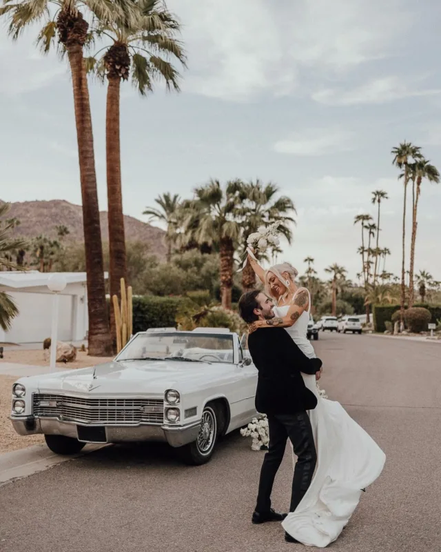 Shooting a wedding couple in Palm Springs feels so unreal 🥹 especially when they’re killing it like that ❤️‍🔥

Workshop by: @workshops.wanderlust
@lisaroeder.photography @lenamariesphotography
Styling: @ninanolepa_bridal_design
Deco & Floral: @kritzelkonfetti
Couple:  @model_couple_usa 
Car: @palmspringsclassiccars
Dress: @linabeckergermany
Jewelry:  @dalou_jewelry

#wedding #weddingphotography #weddingphotographer #destinationwedding #destinationweddingphotographer #palmsprings #weddingpalmsprings #weddinglosangeles #weddingphotographerusa #palmtrees #uswedding #wanderlust #wanderlustworkshops #oldtimer